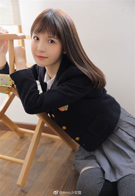 翟晓川今天参加阅兵仪式戴北京青年榜样奖章和首钢劳动模范奖章